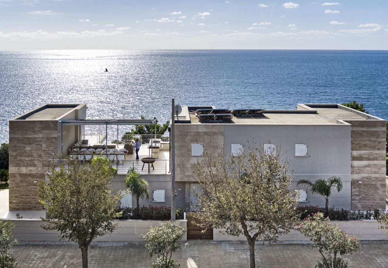 Villa a Alghero - Villa Kylo - villa di lusso con piscina sul mare ad Alghero