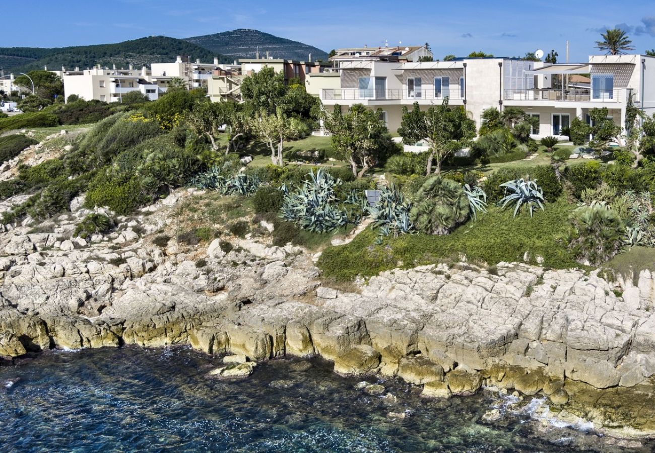 Villa a Alghero - Villa Kylo - villa di lusso con piscina sul mare ad Alghero