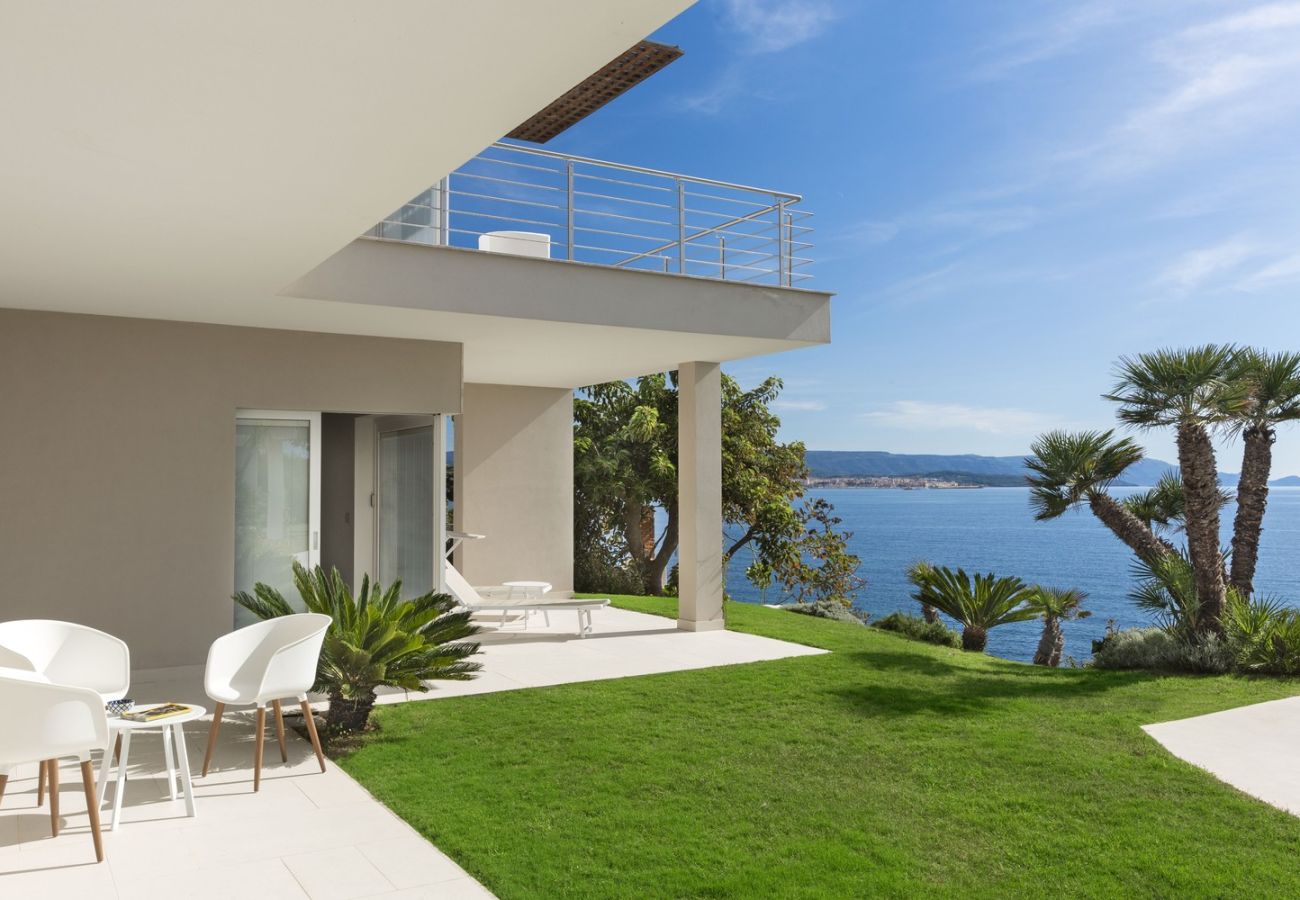 Villa a Alghero - Villa Kylo - villa di lusso con piscina sul mare ad Alghero