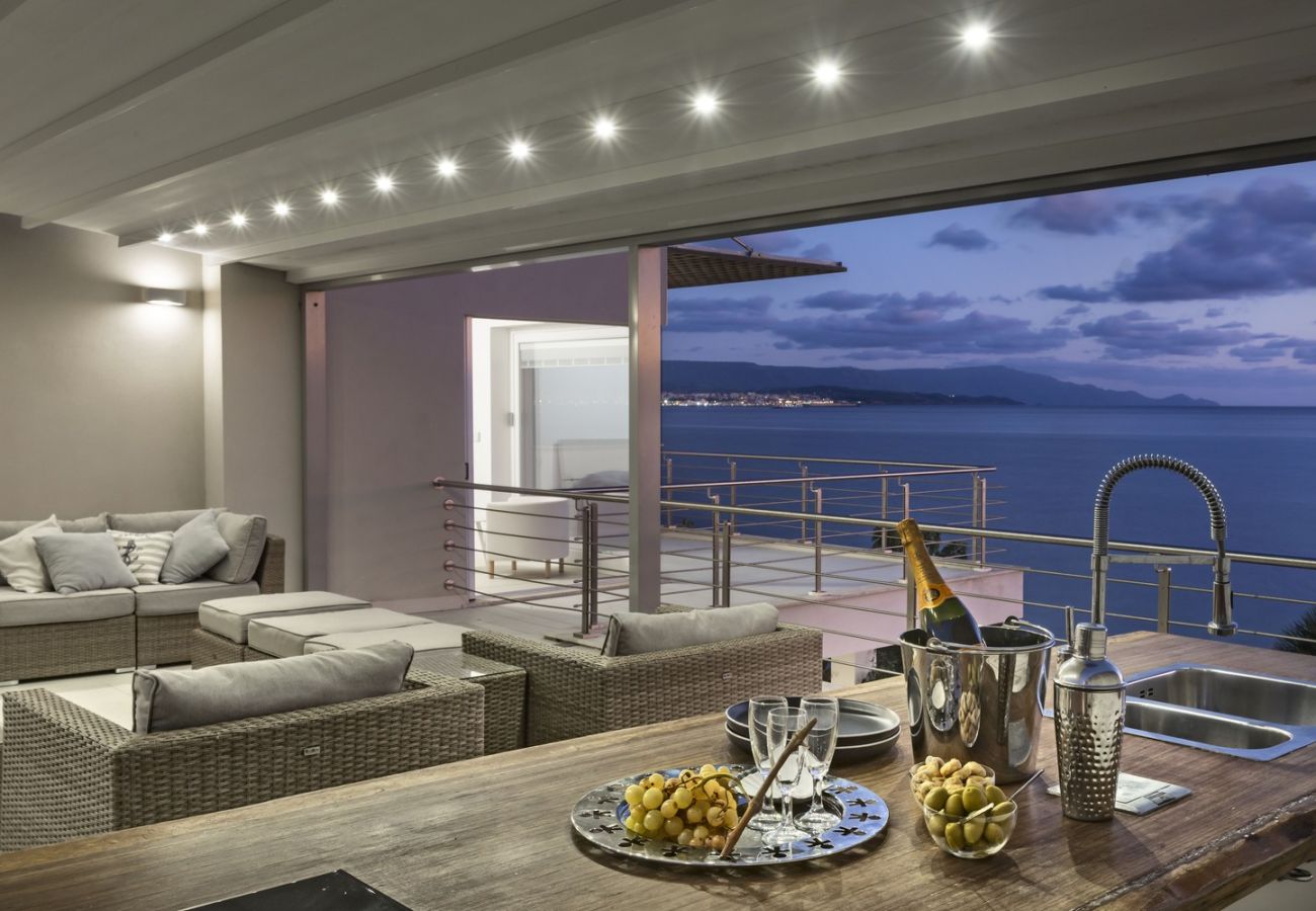 Villa a Alghero - Villa Kylo - villa di lusso con piscina sul mare ad Alghero
