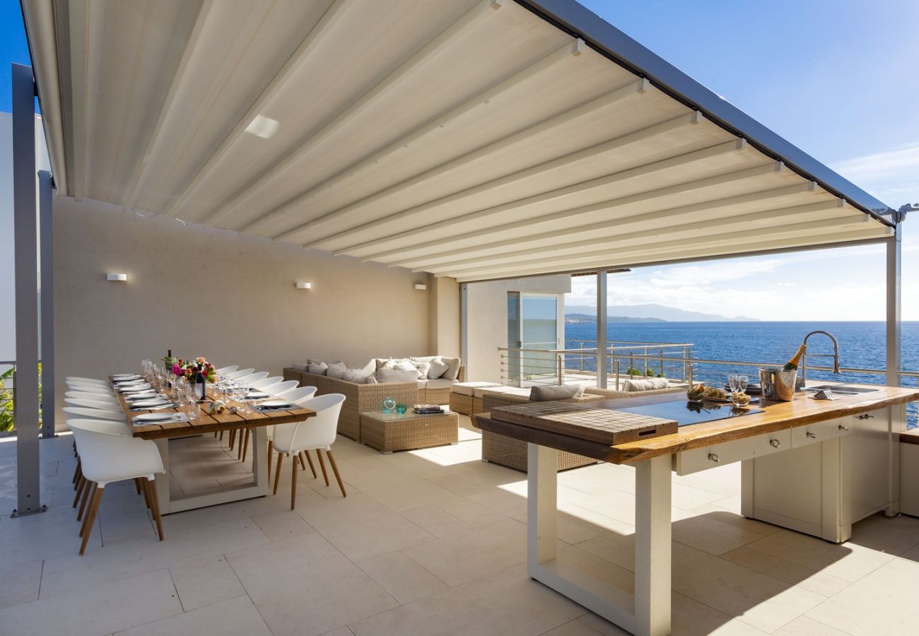 Villa a Alghero - Villa Kylo - villa di lusso con piscina sul mare ad Alghero