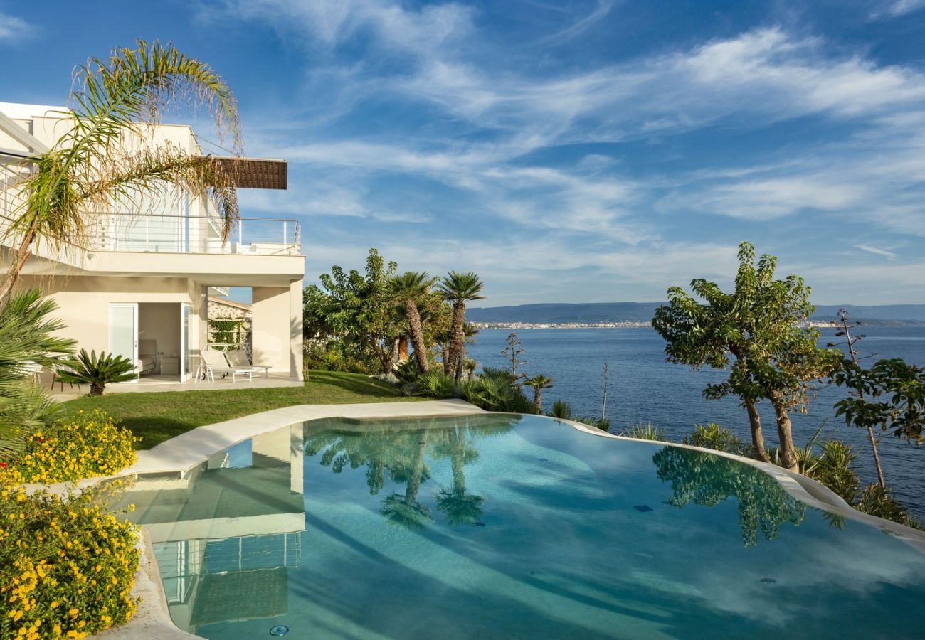 Villa a Alghero - Villa Kylo - villa di lusso con piscina sul mare ad Alghero
