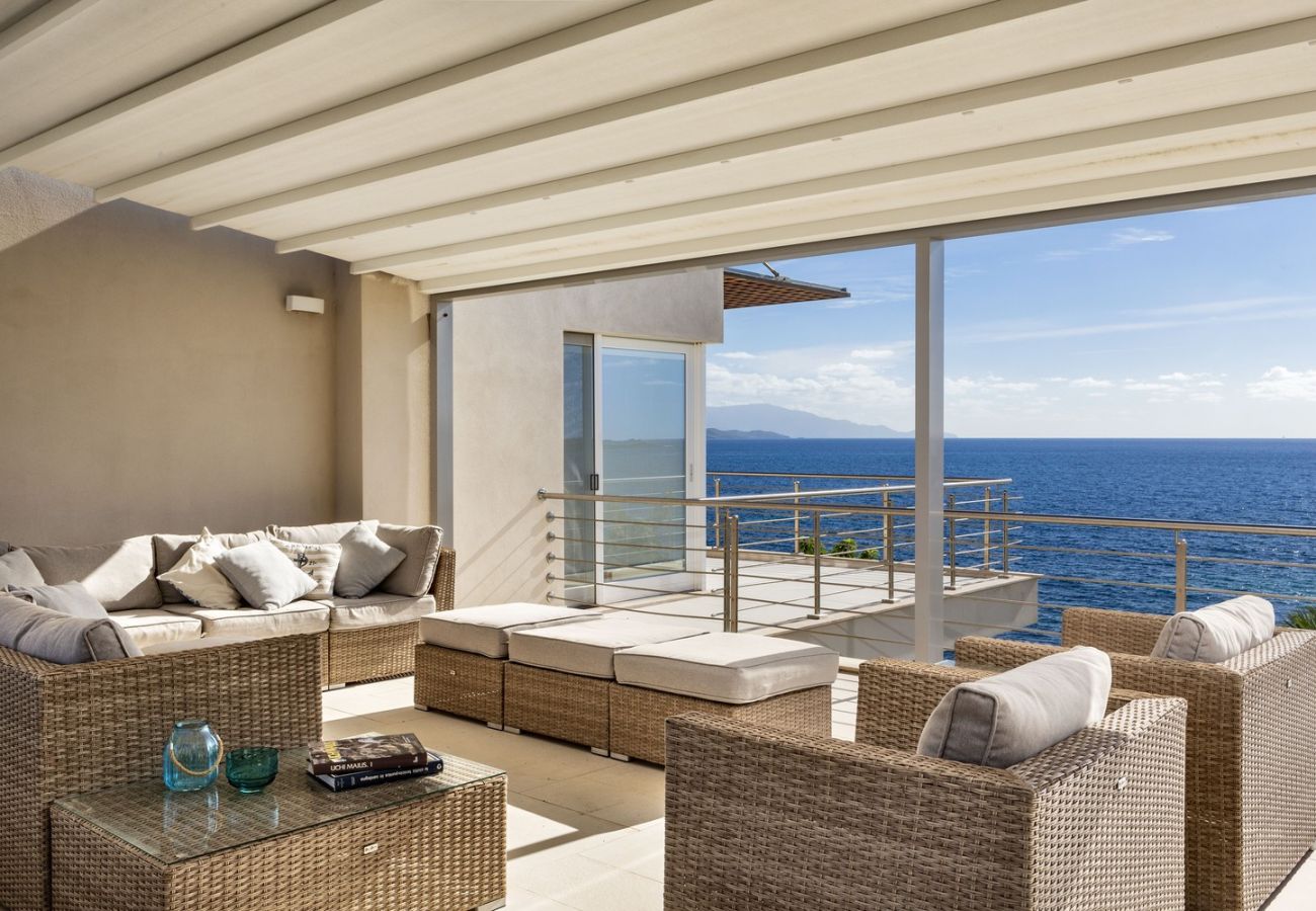 Villa a Alghero - Villa Kylo - villa di lusso con piscina sul mare ad Alghero