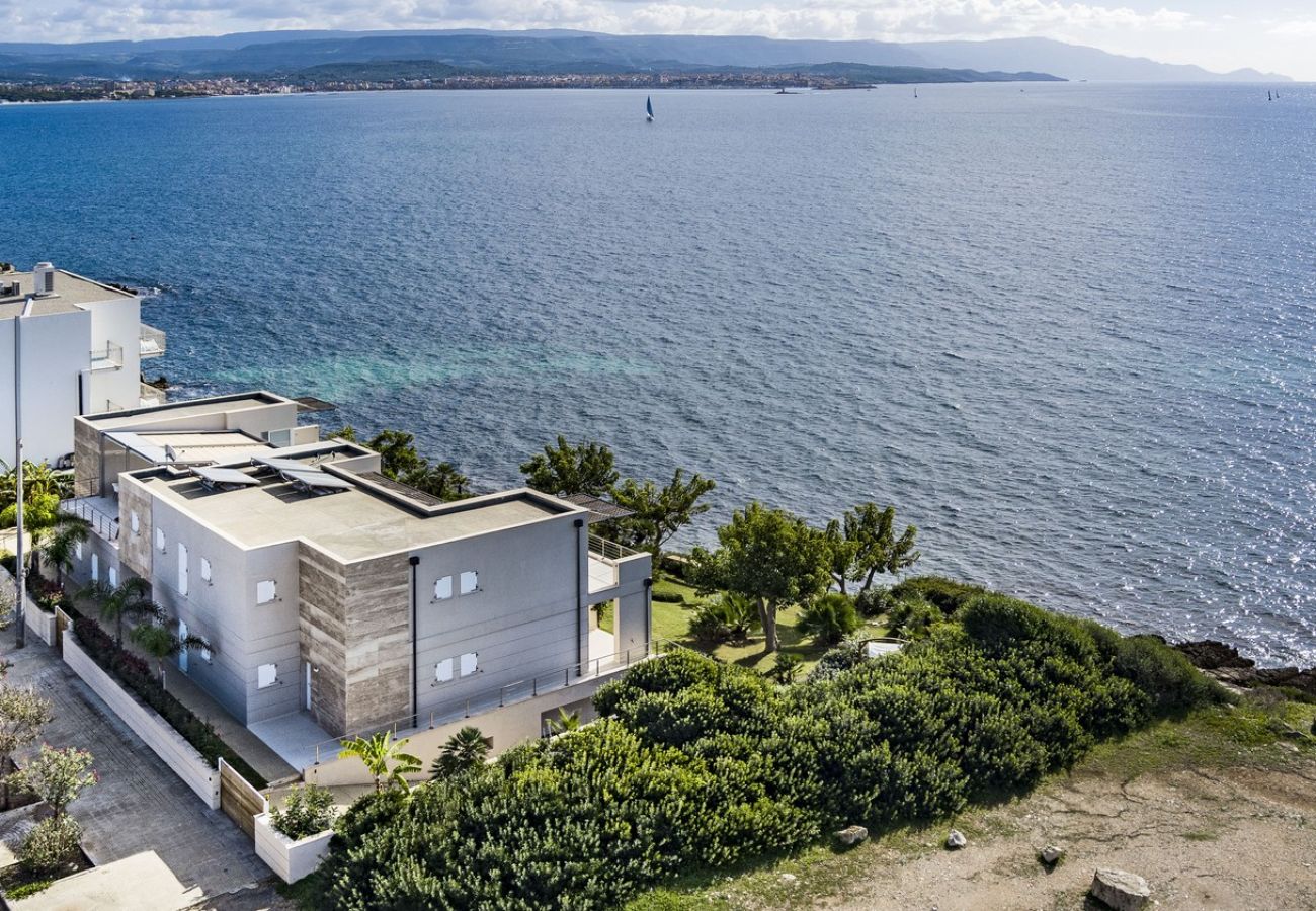 Villa a Alghero - Villa Kylo - villa di lusso con piscina sul mare ad Alghero