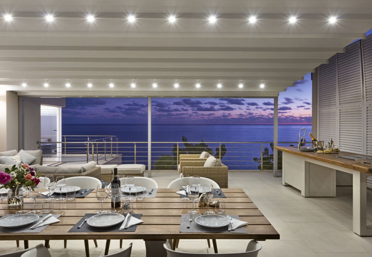 Villa a Alghero - Villa Kylo - villa di lusso con piscina sul mare ad Alghero