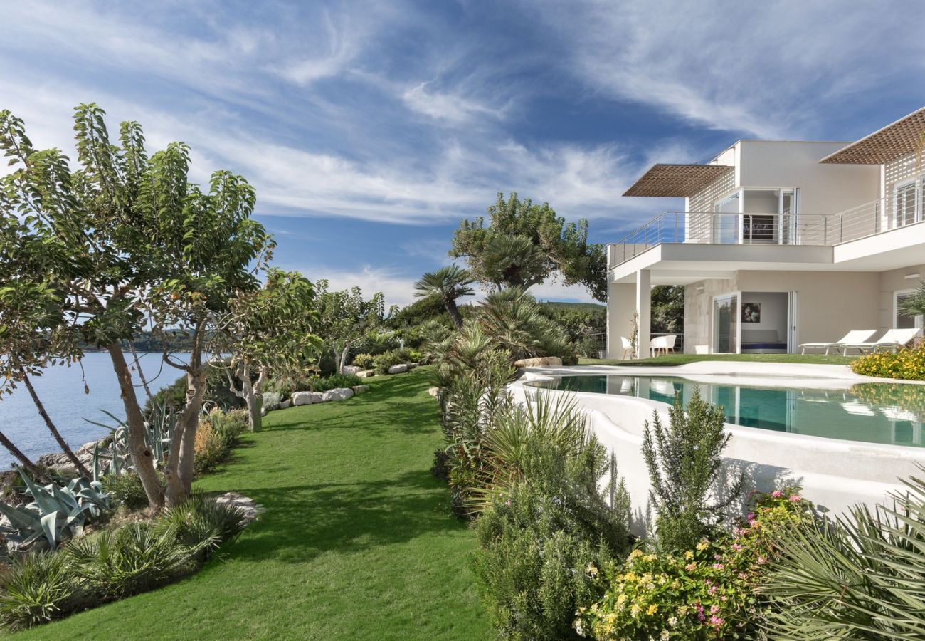 Villa a Alghero - Villa Kylo - villa di lusso con piscina sul mare ad Alghero