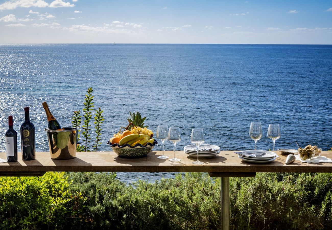 Villa a Alghero - Villa Kylo - villa di lusso con piscina sul mare ad Alghero