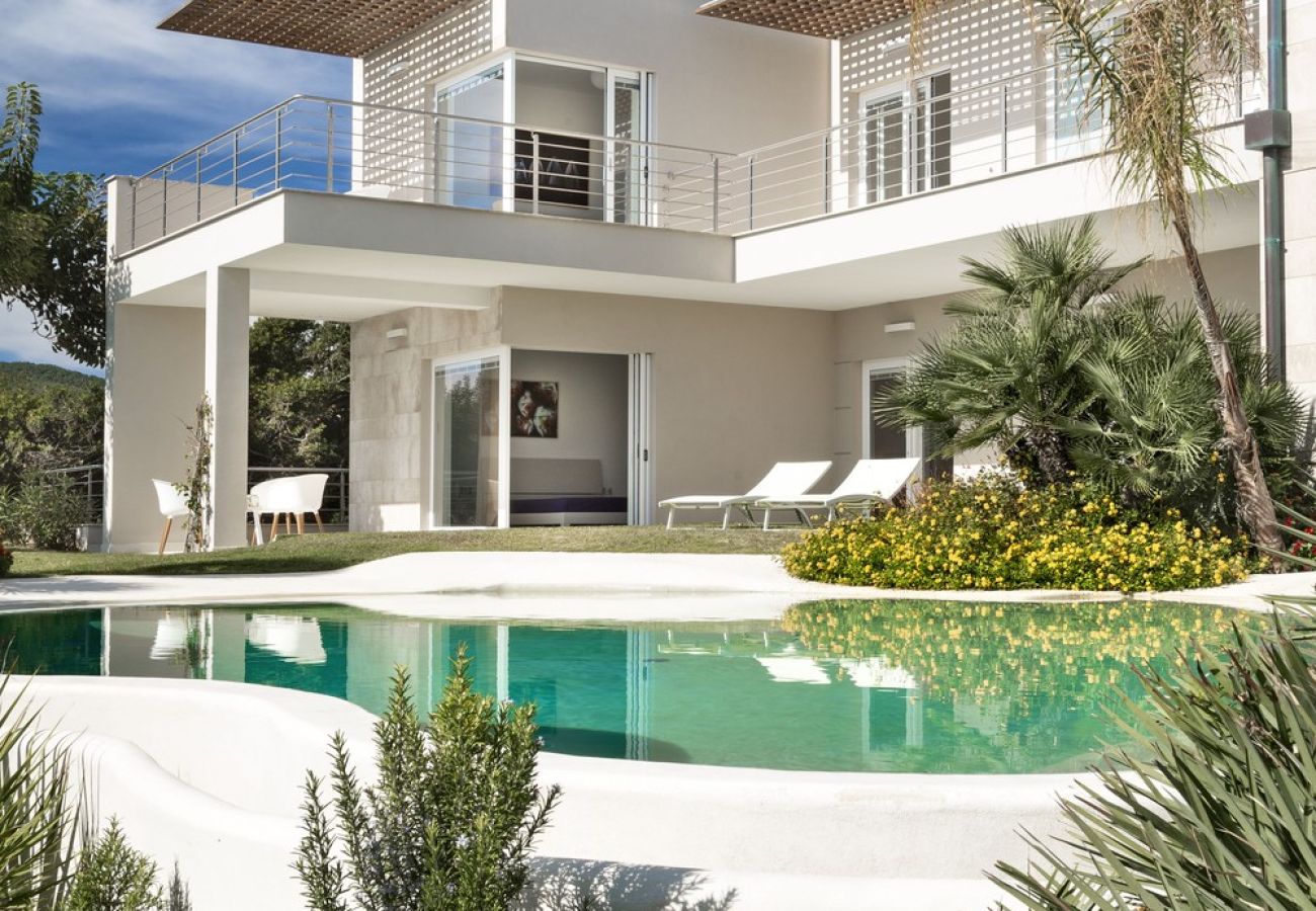 Villa a Alghero - Villa Kylo - villa di lusso con piscina sul mare ad Alghero
