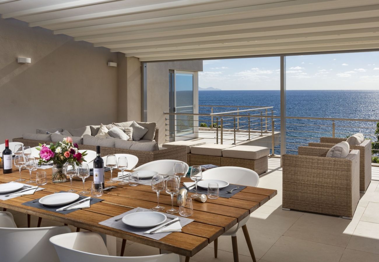 Villa a Alghero - Villa Kylo - villa di lusso con piscina sul mare ad Alghero
