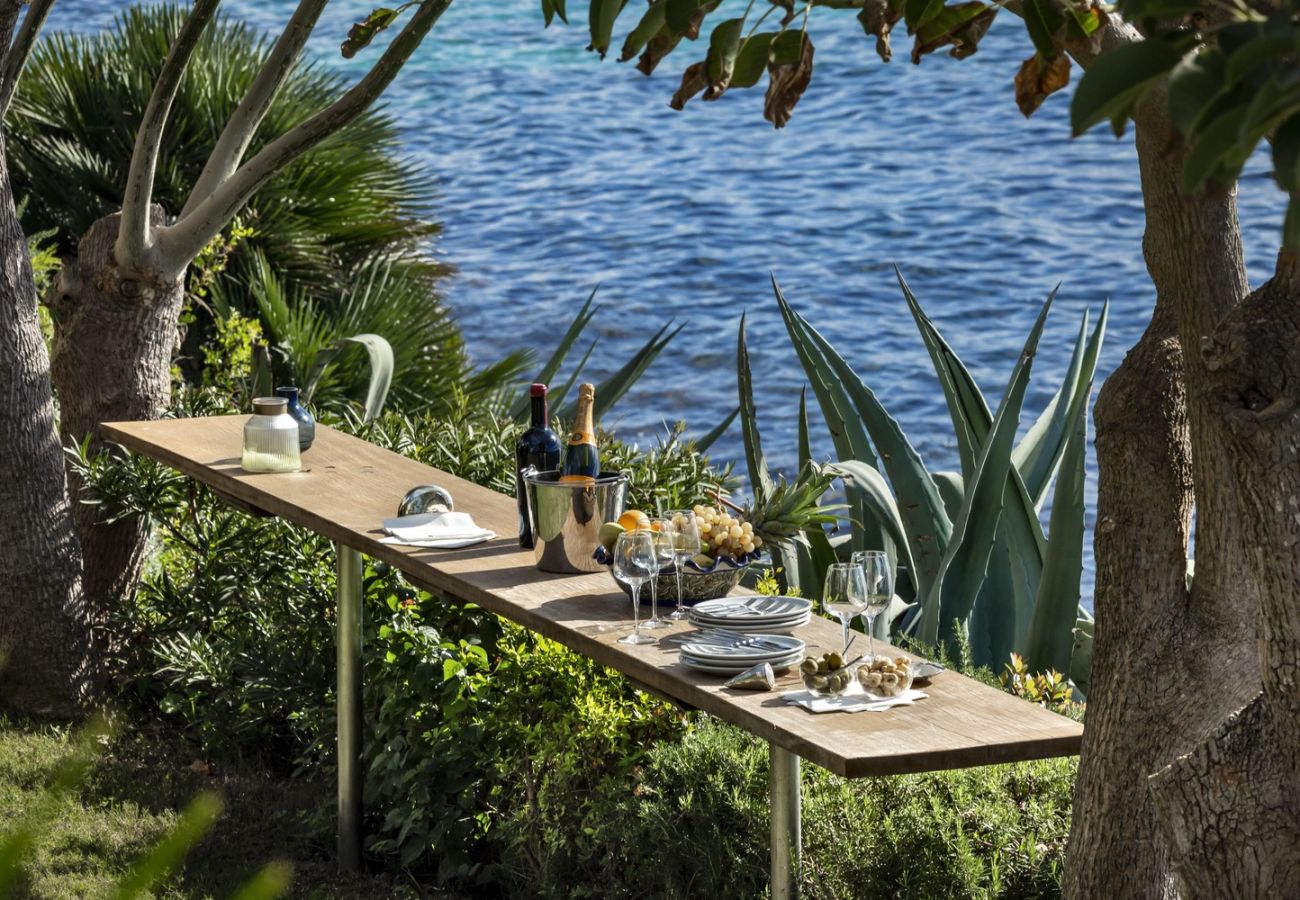 Villa a Alghero - Villa Kylo - villa di lusso con piscina sul mare ad Alghero
