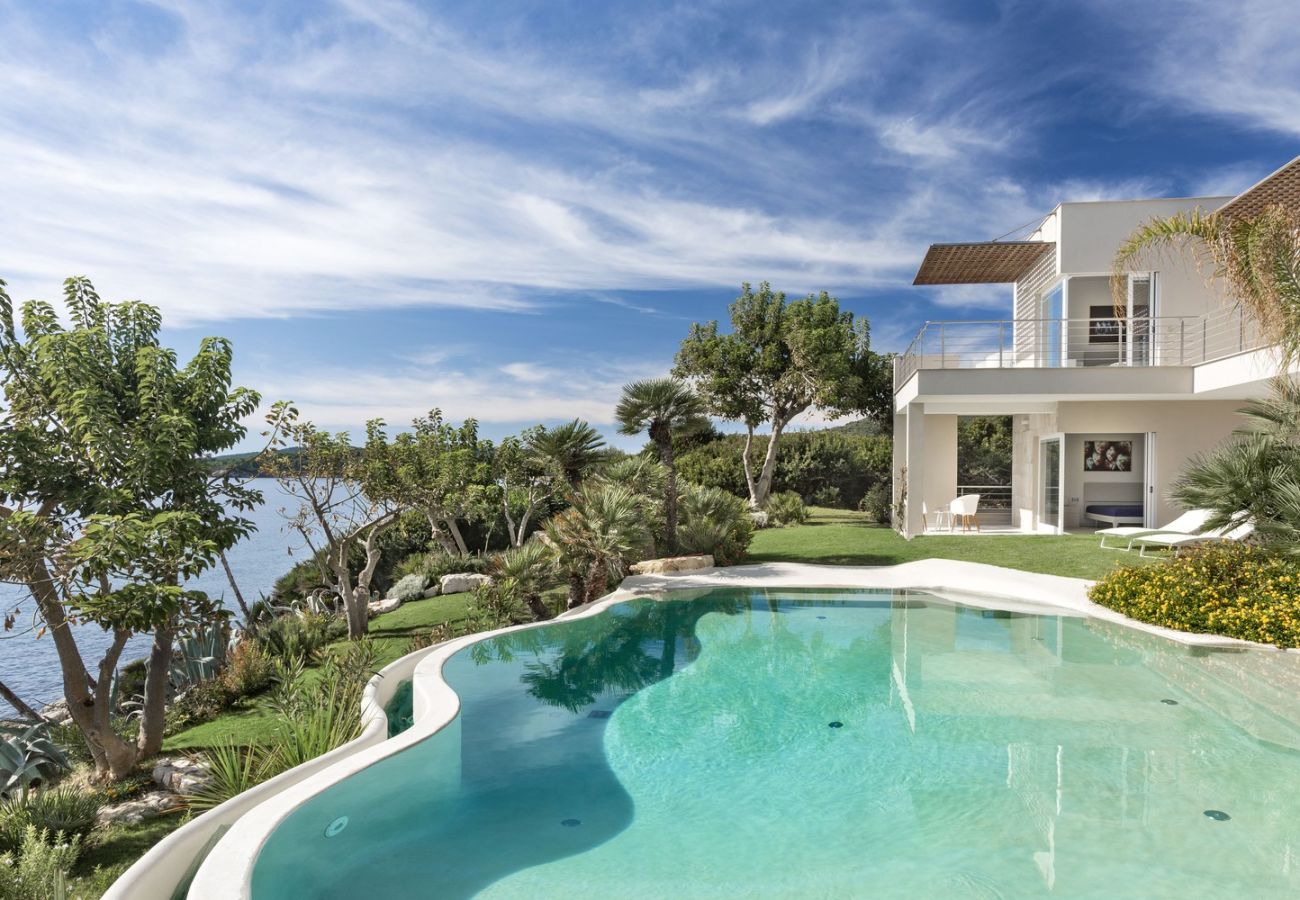 Villa a Alghero - Villa Kylo - villa di lusso con piscina sul mare ad Alghero