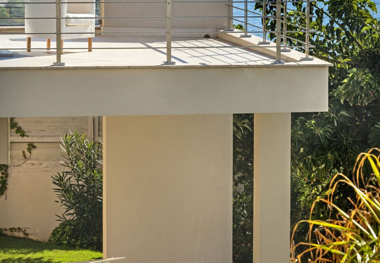 Villa a Alghero - Villa Kylo - villa di lusso con piscina sul mare ad Alghero