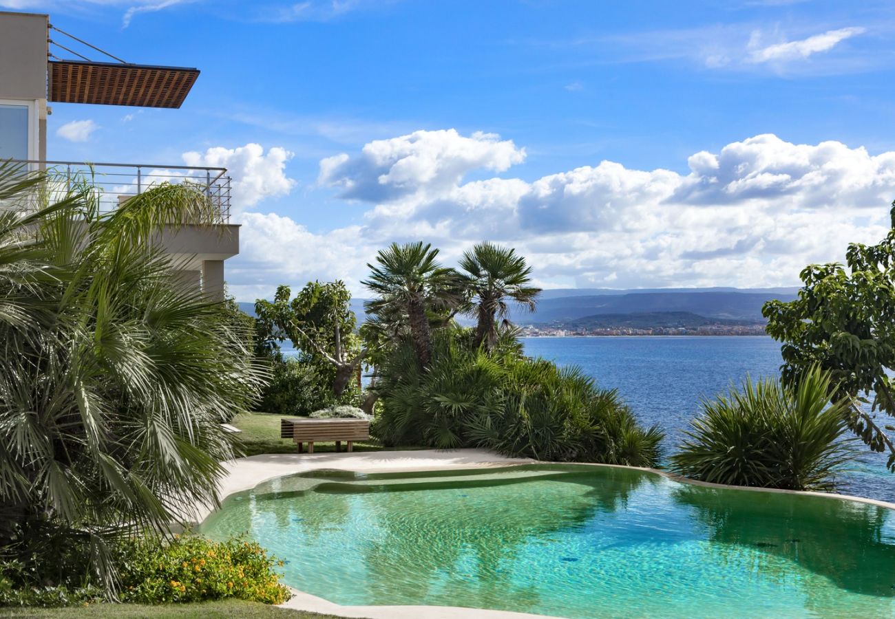 Villa a Alghero - Villa Kylo - villa di lusso con piscina sul mare ad Alghero