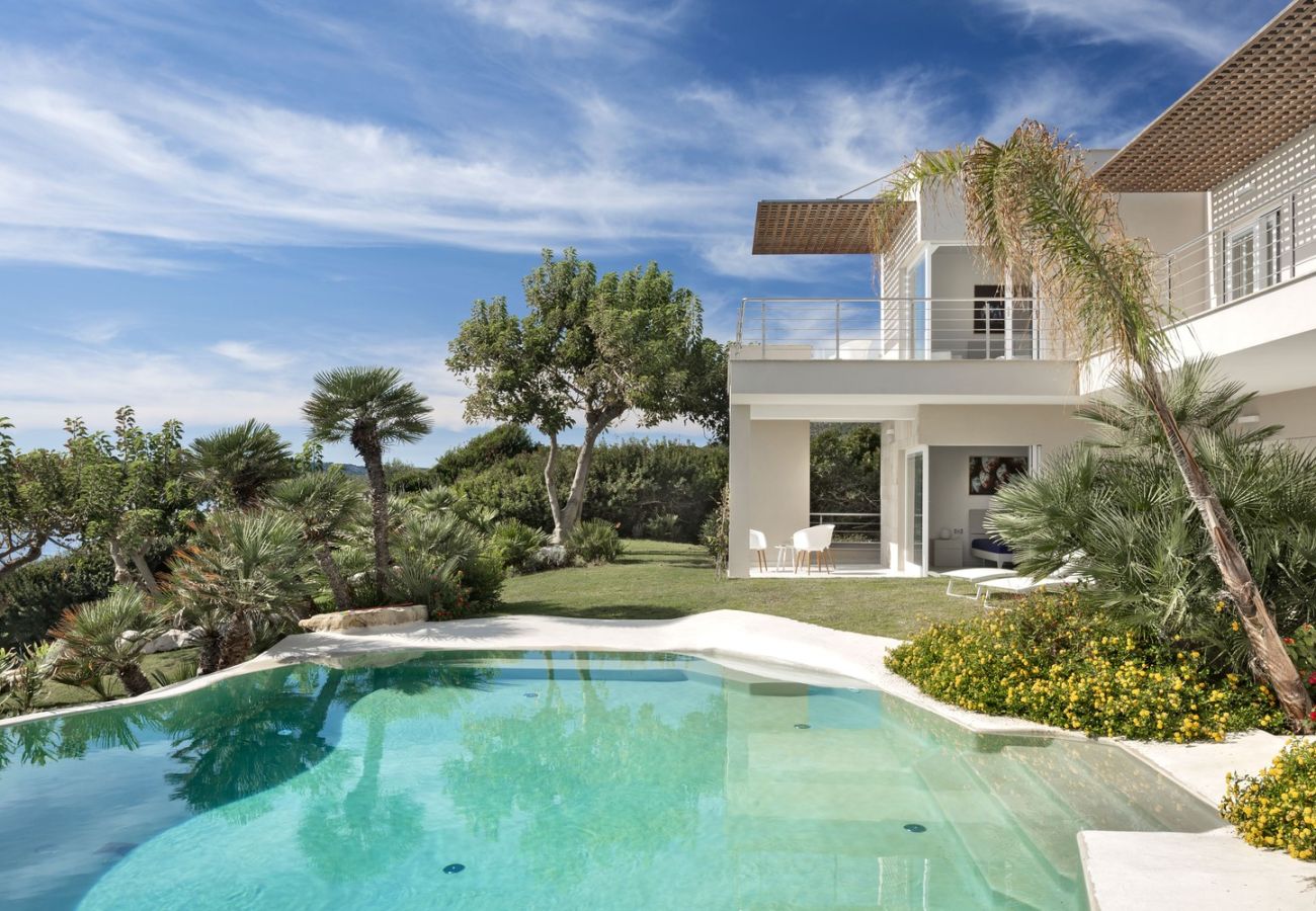 Villa a Alghero - Villa Kylo - villa di lusso con piscina sul mare ad Alghero