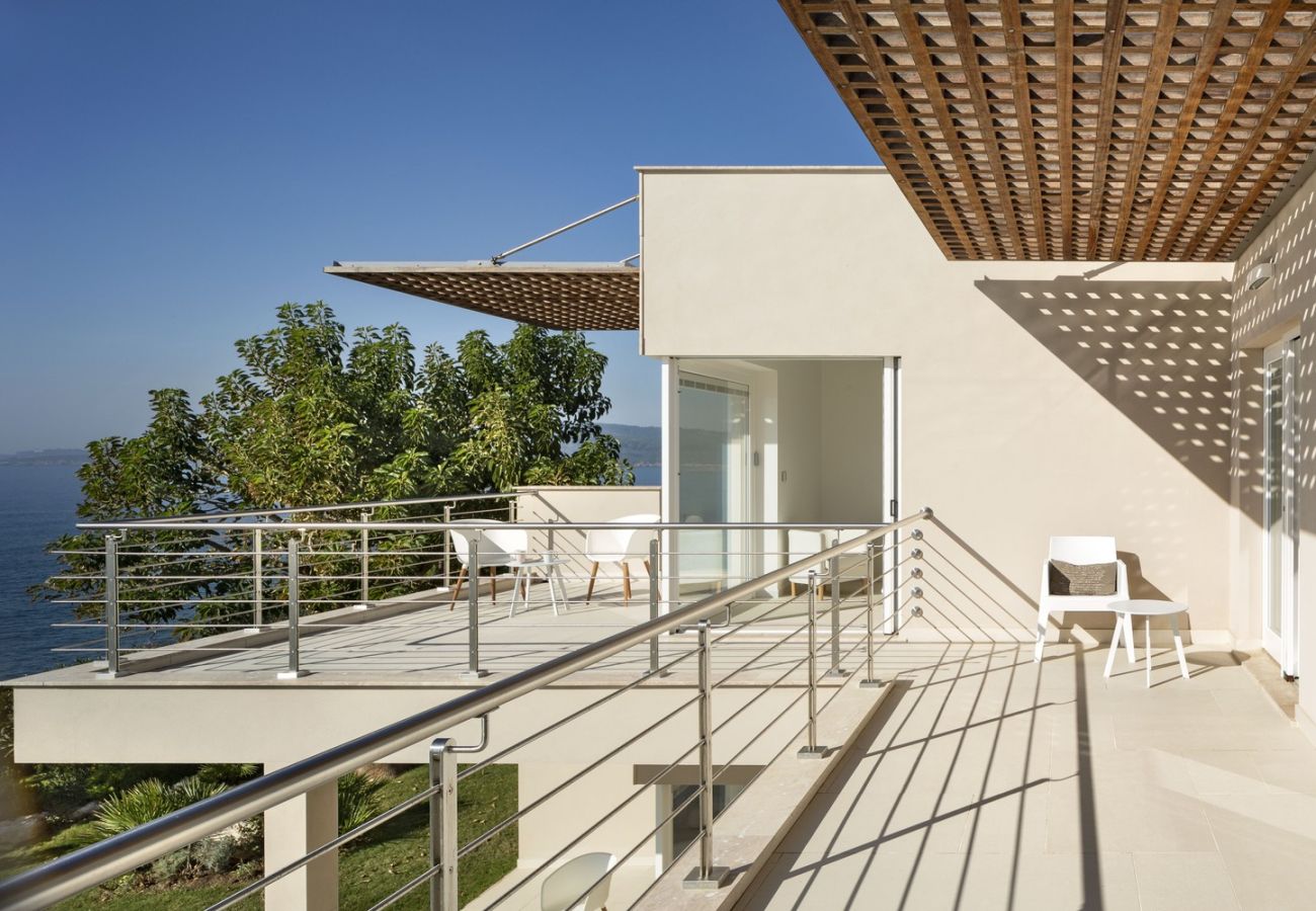 Villa a Alghero - Villa Kylo - villa di lusso con piscina sul mare ad Alghero