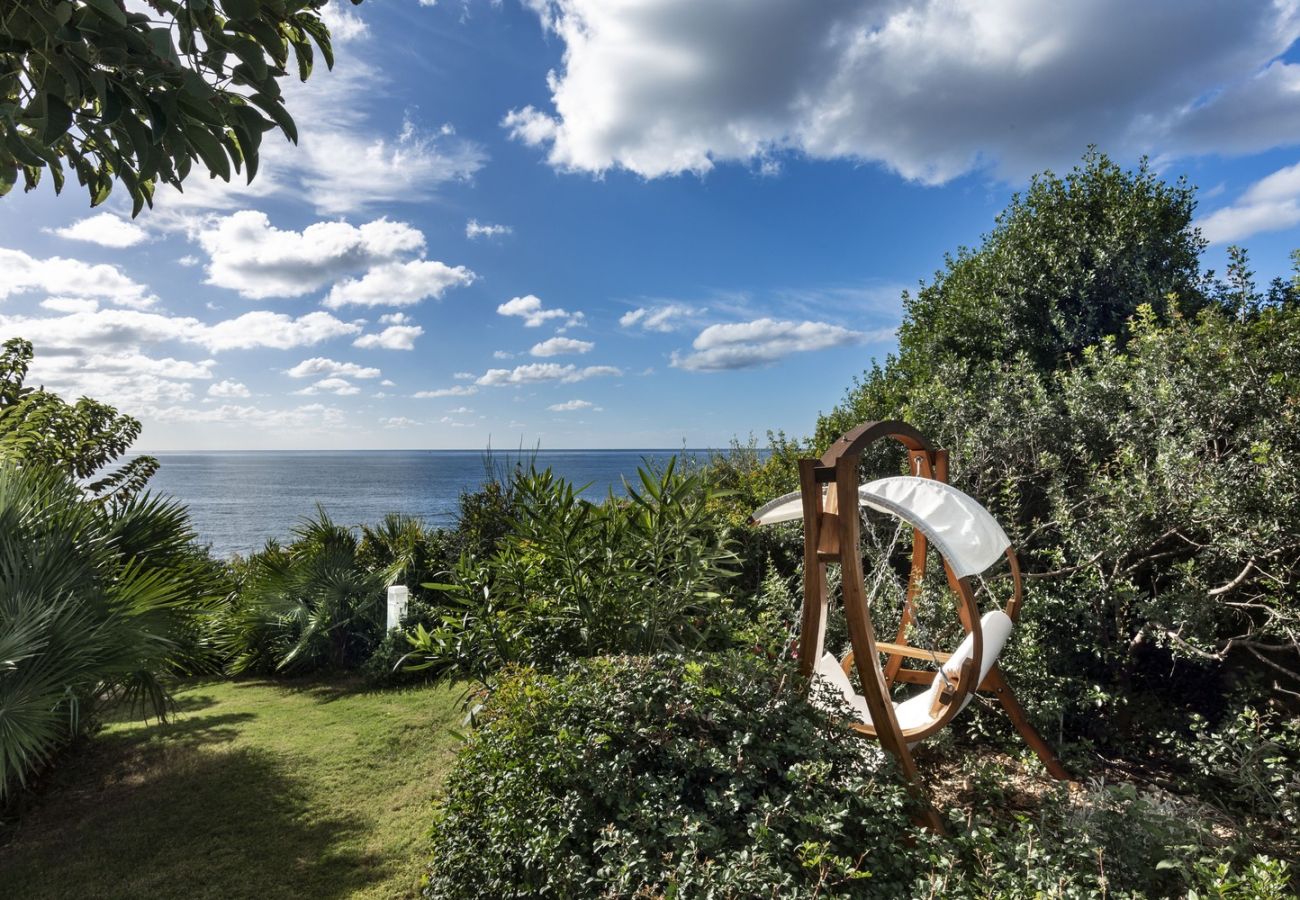 Villa a Alghero - Villa Kylo - villa di lusso con piscina sul mare ad Alghero