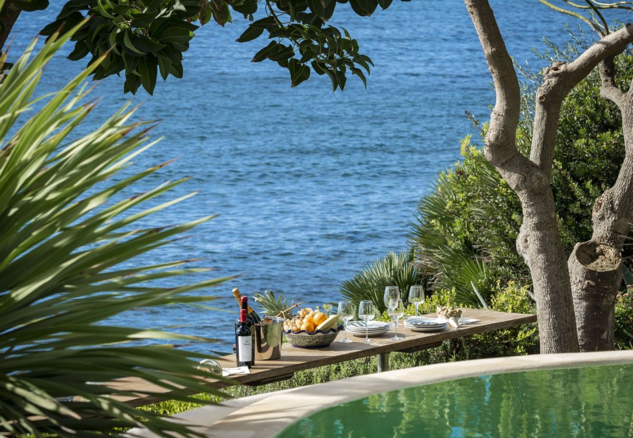 Villa a Alghero - Villa Kylo - villa di lusso con piscina sul mare ad Alghero