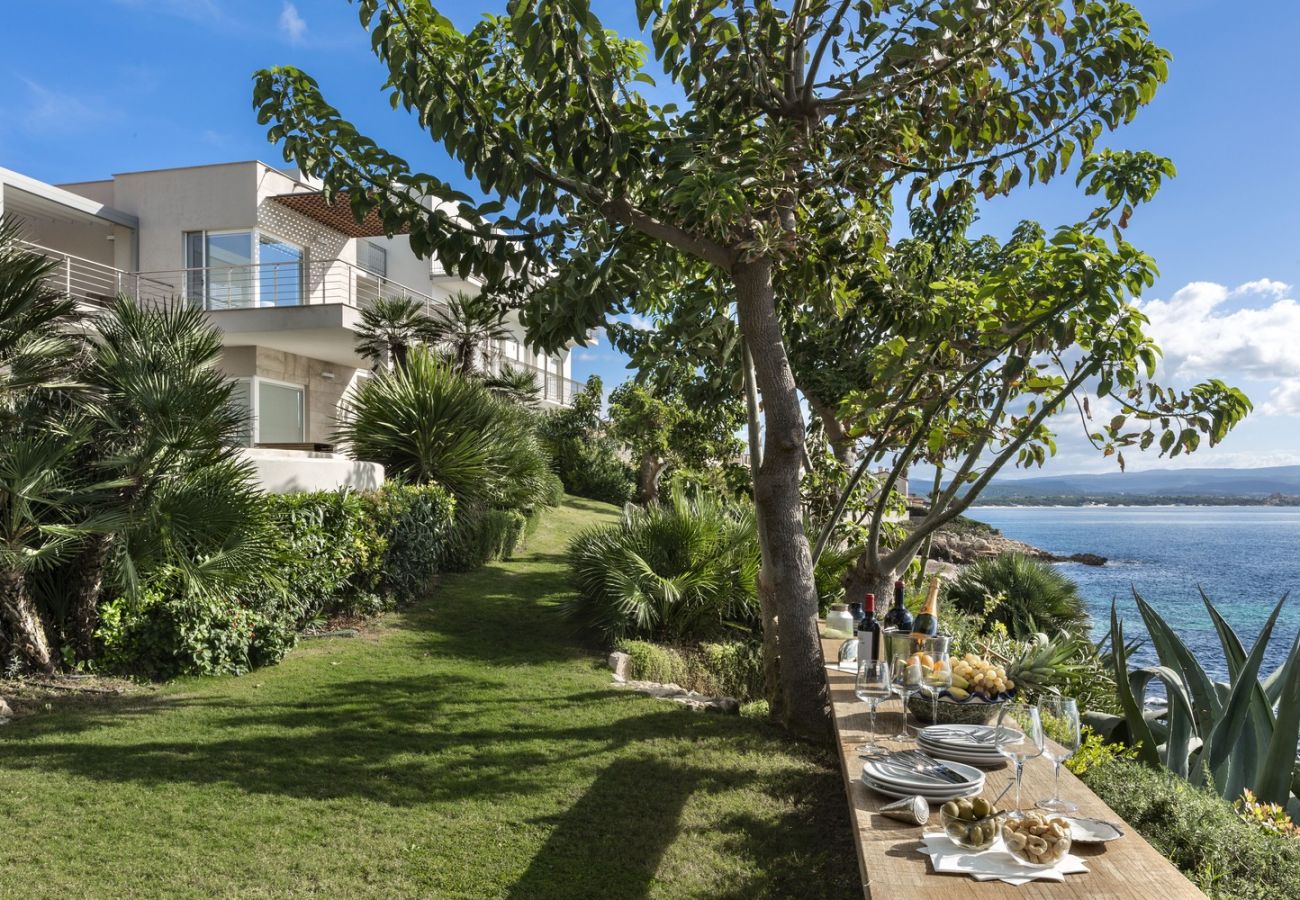 Villa a Alghero - Villa Kylo - villa di lusso con piscina sul mare ad Alghero