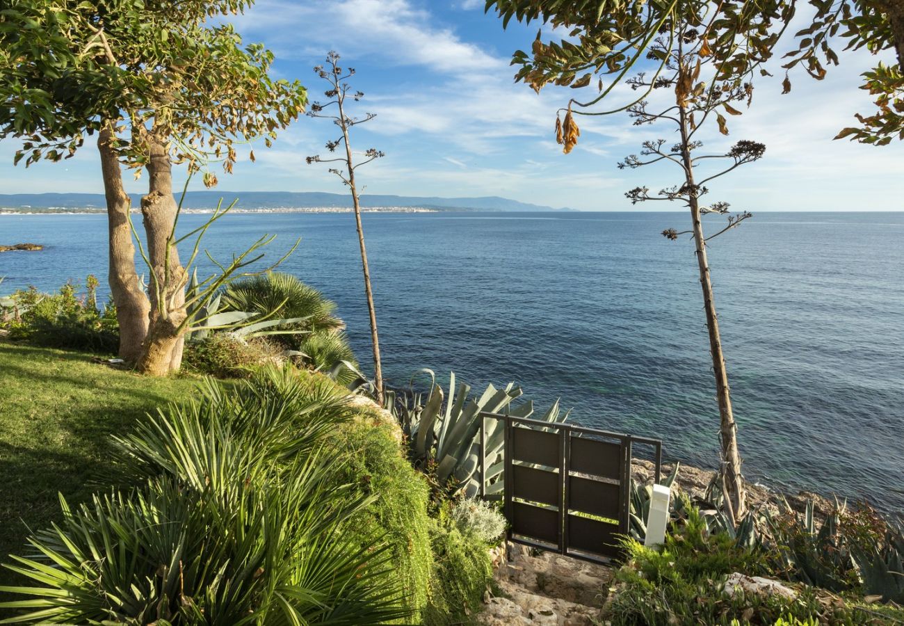 Villa a Alghero - Villa Kylo - villa di lusso con piscina sul mare ad Alghero