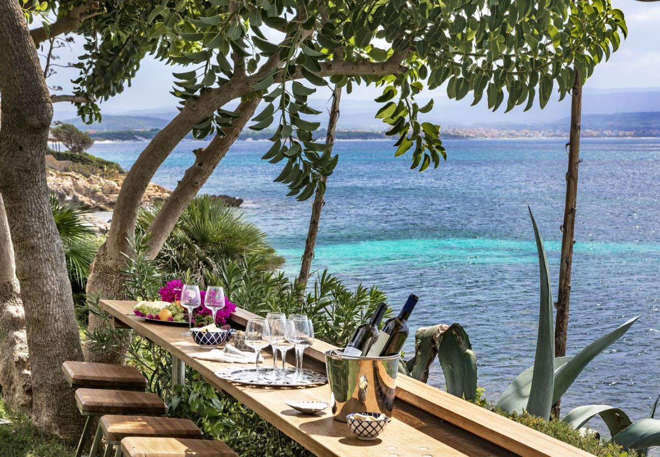 Villa a Alghero - Villa Kylo - villa di lusso con piscina sul mare ad Alghero