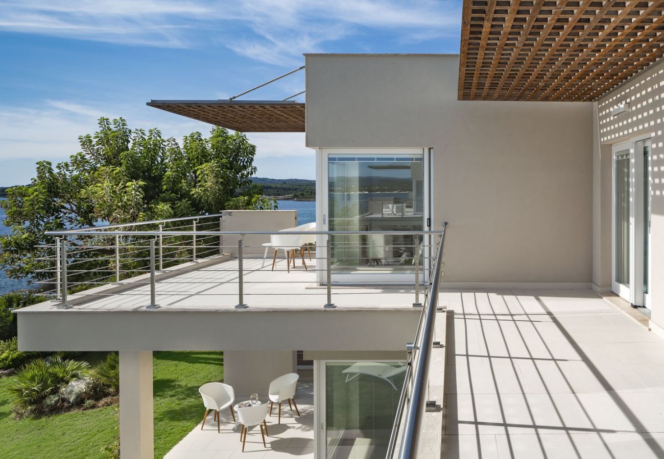 Villa a Alghero - Villa Kylo - villa di lusso con piscina sul mare ad Alghero