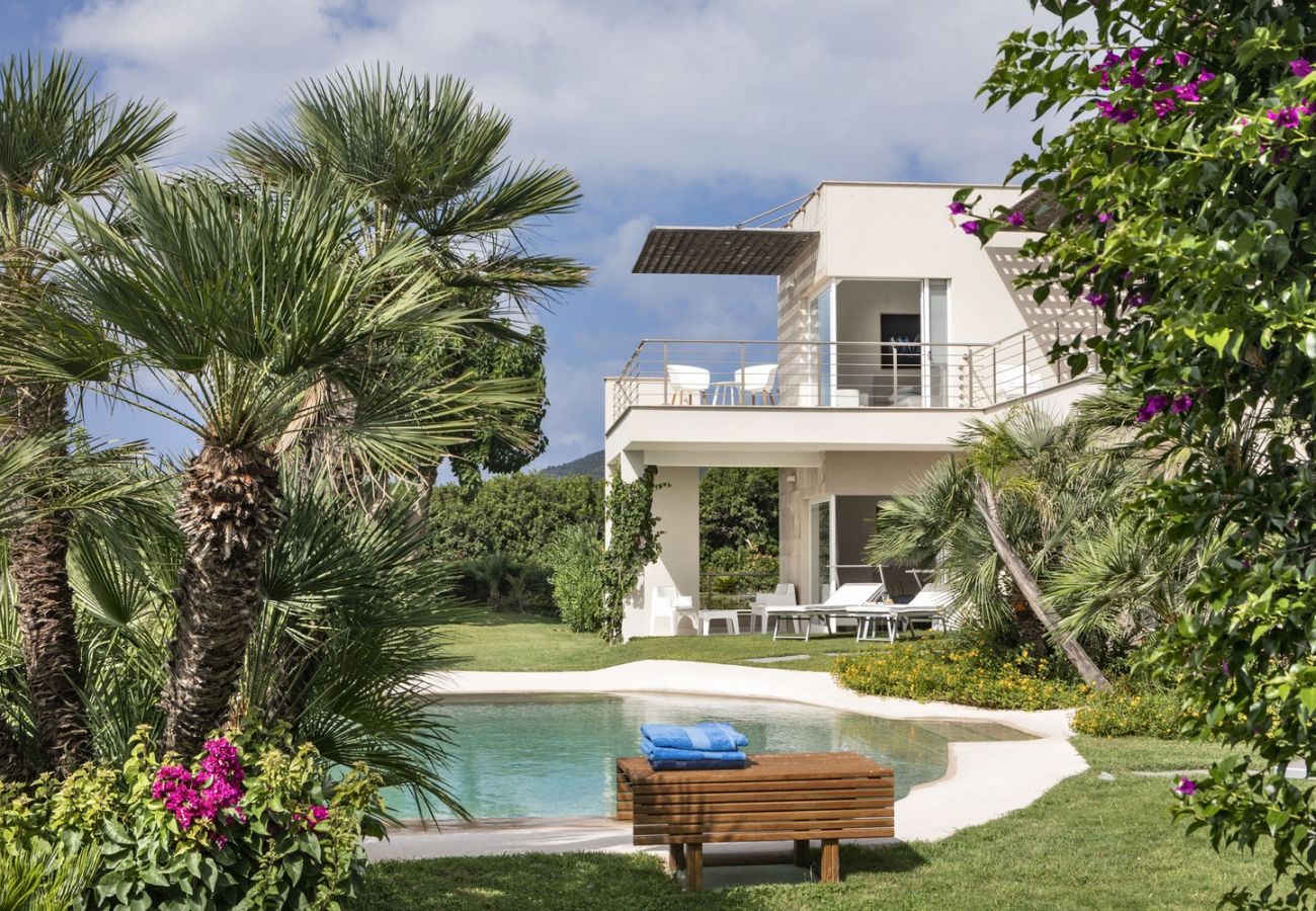 Villa a Alghero - Villa Kylo - villa di lusso con piscina sul mare ad Alghero