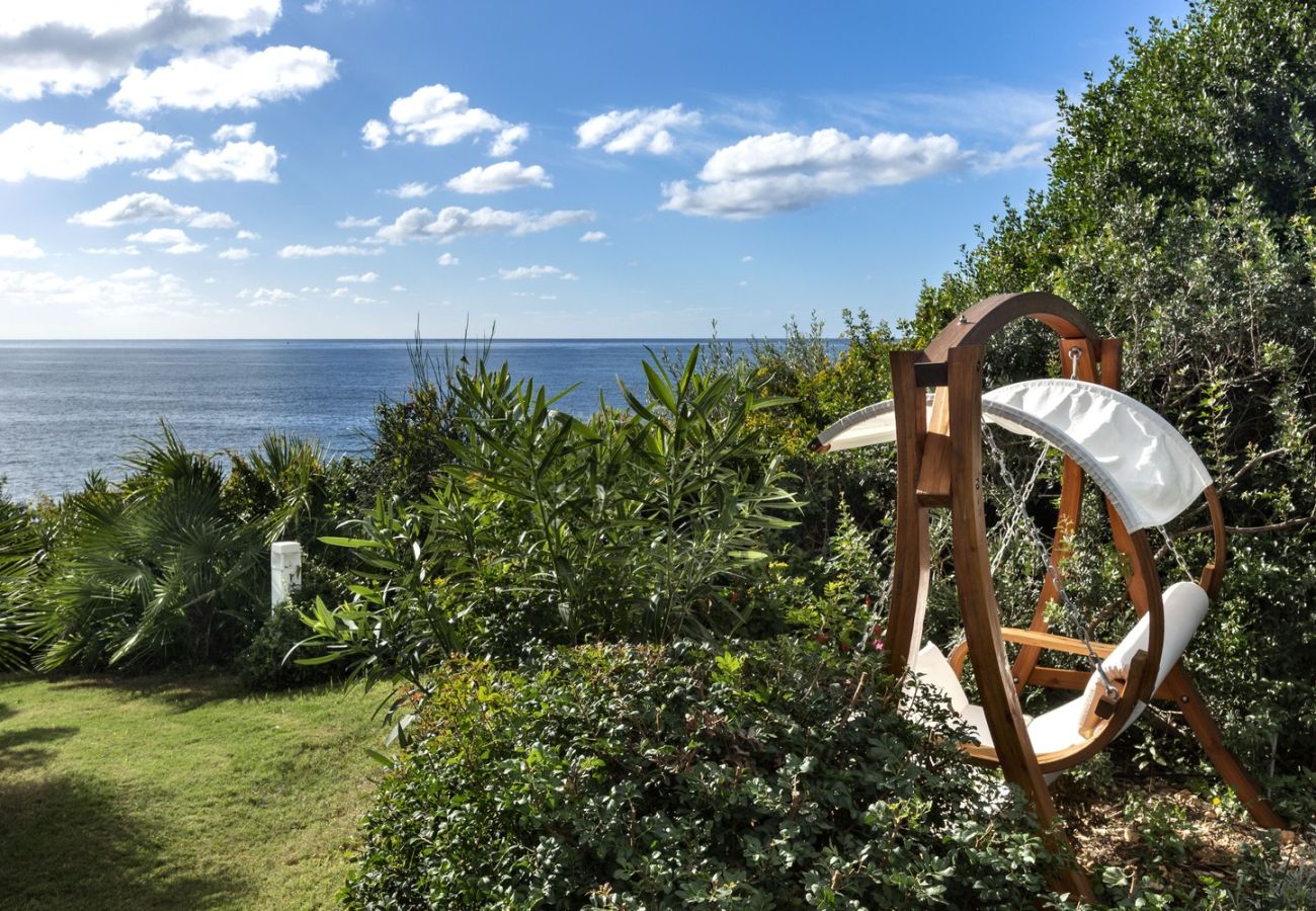 Villa a Alghero - Villa Kylo - villa di lusso con piscina sul mare ad Alghero