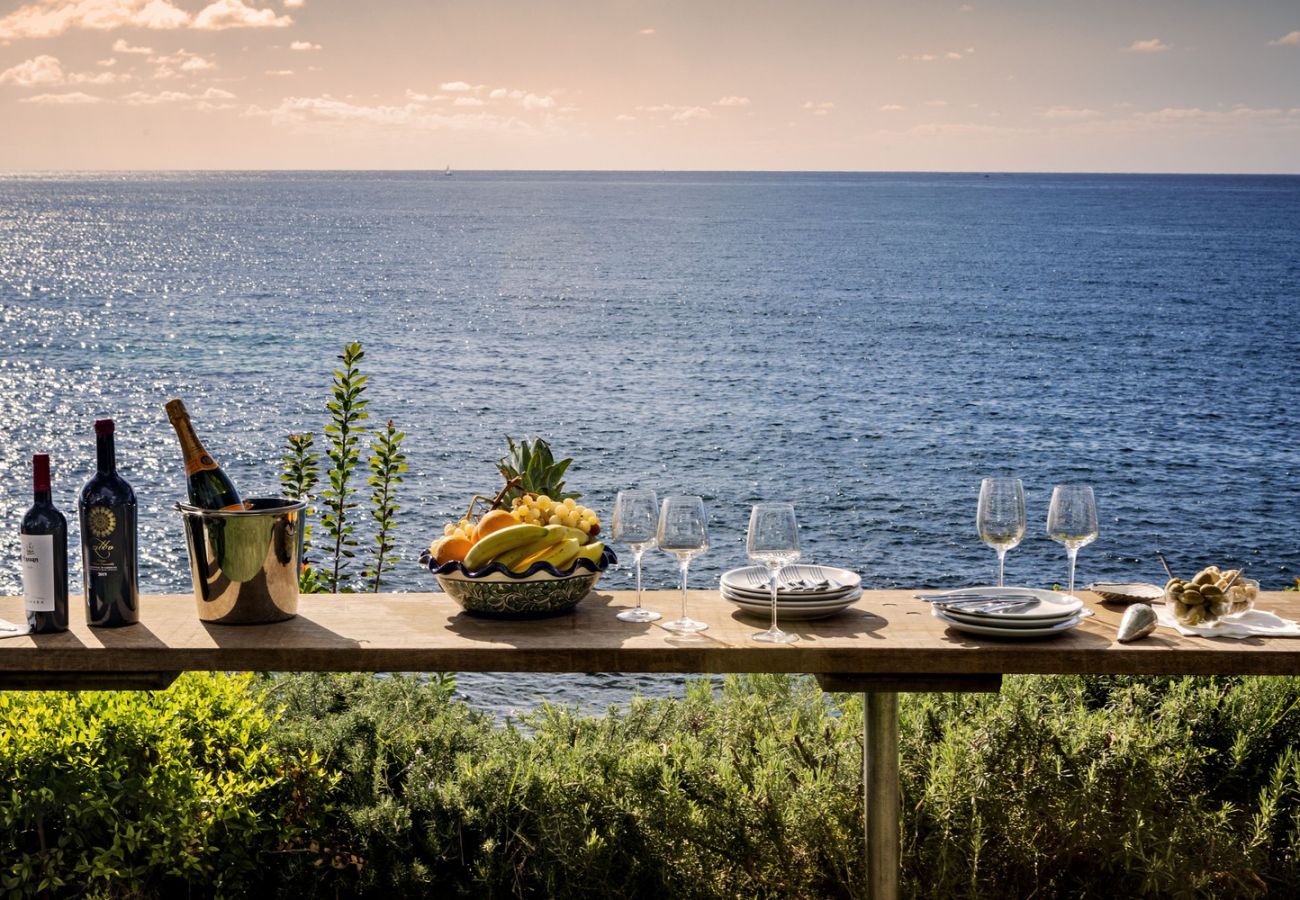 Villa a Alghero - Villa Kylo - villa di lusso con piscina sul mare ad Alghero