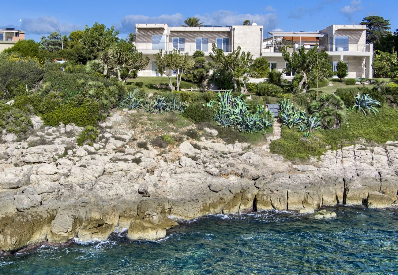 Villa a Alghero - Villa Kylo - villa di lusso con piscina sul mare ad Alghero