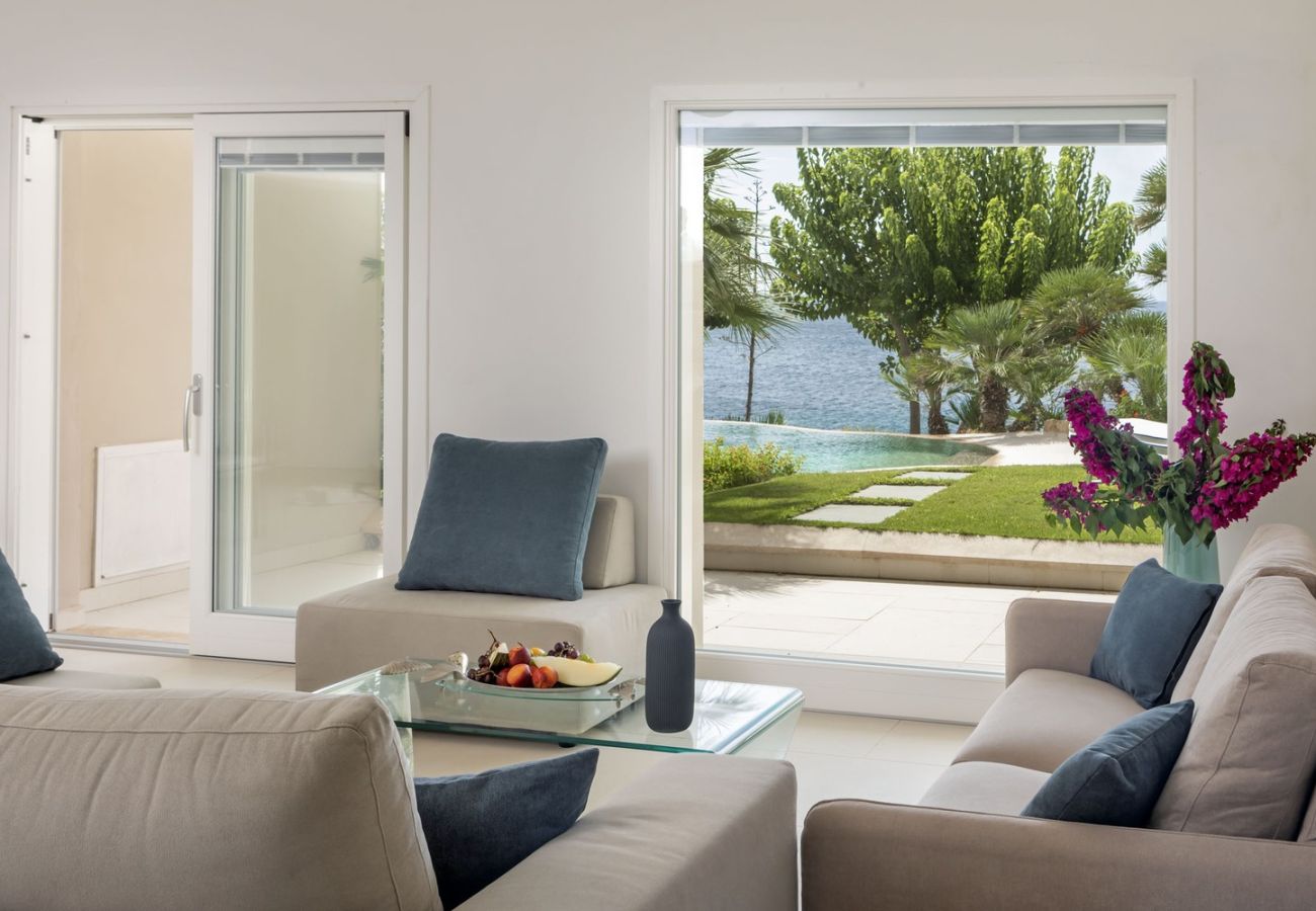 Villa a Alghero - Villa Kylo - villa di lusso con piscina sul mare ad Alghero