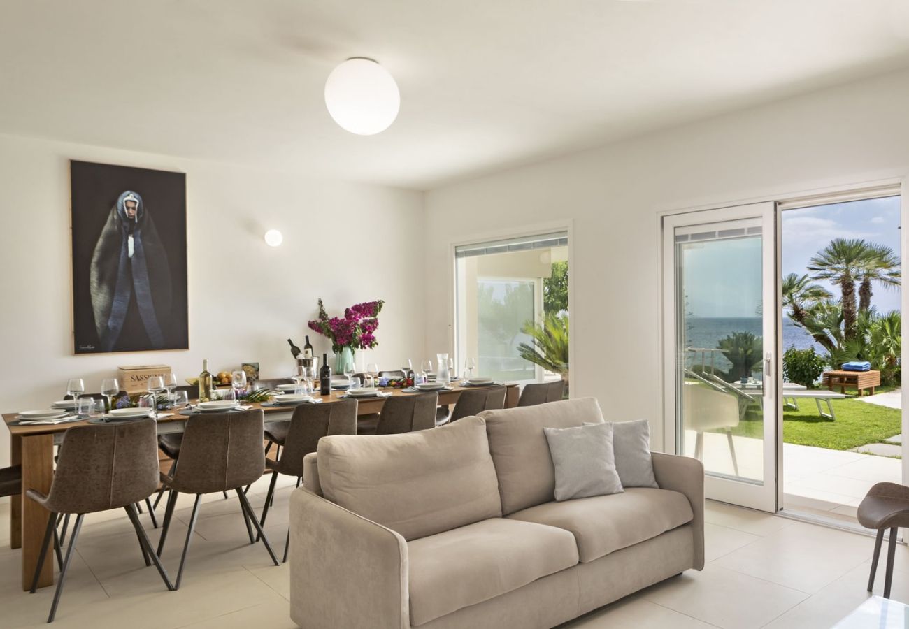 Villa a Alghero - Villa Kylo - villa di lusso con piscina sul mare ad Alghero