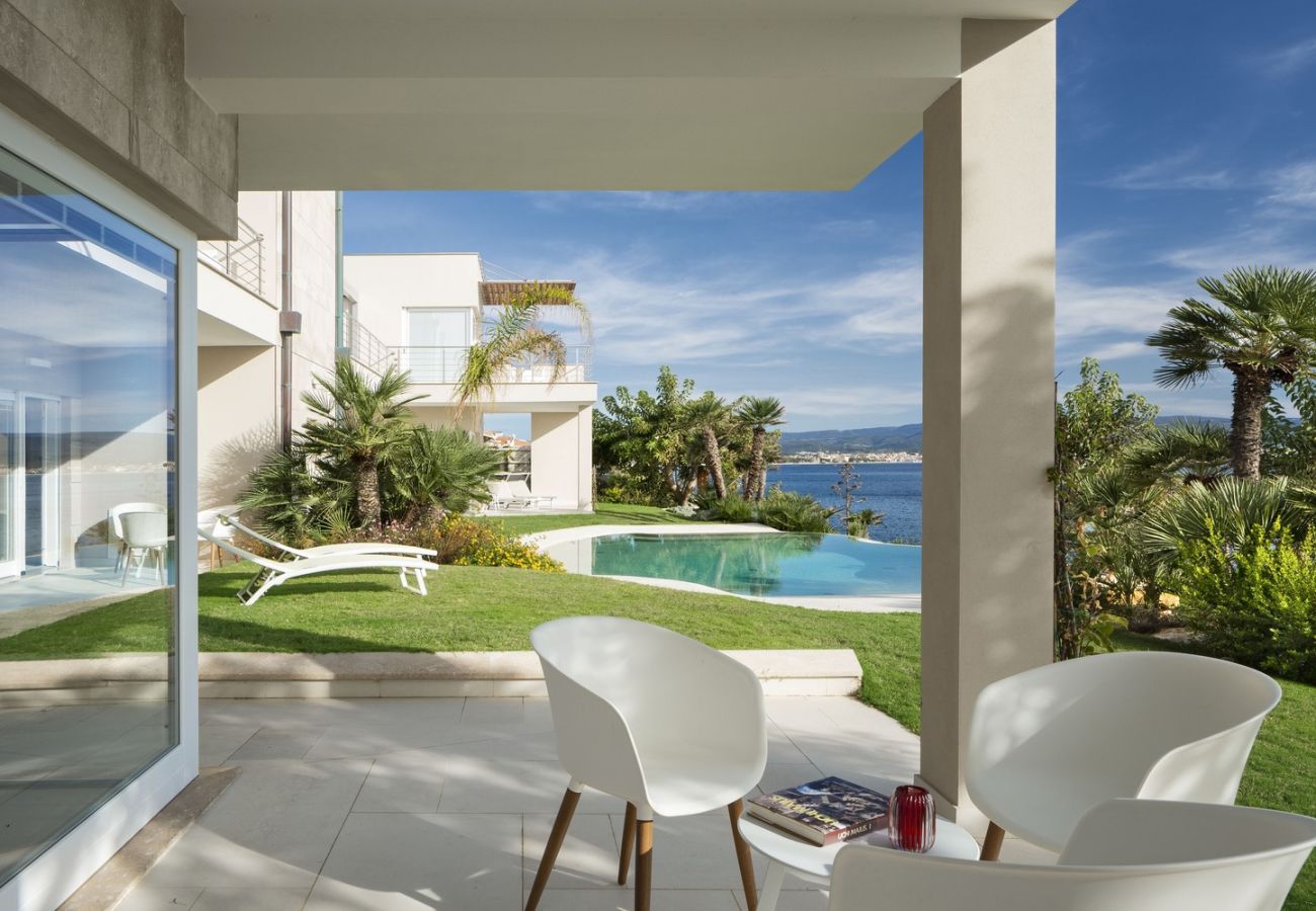 Villa a Alghero - Villa Kylo - villa di lusso con piscina sul mare ad Alghero