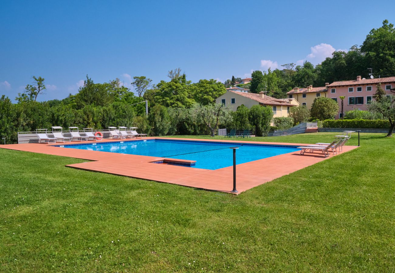 Appartamento a Bardolino - Regarda - Bilocale Antico Convento, residenza Paerno con piscina e tennis