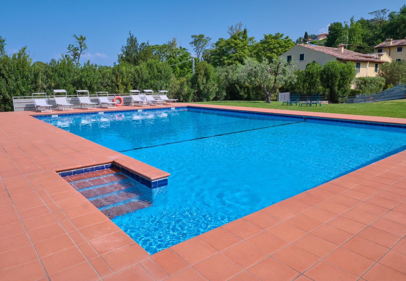 Appartamento a Bardolino - Regarda - Bilocale Antico Convento, residenza Paerno con piscina e tennis
