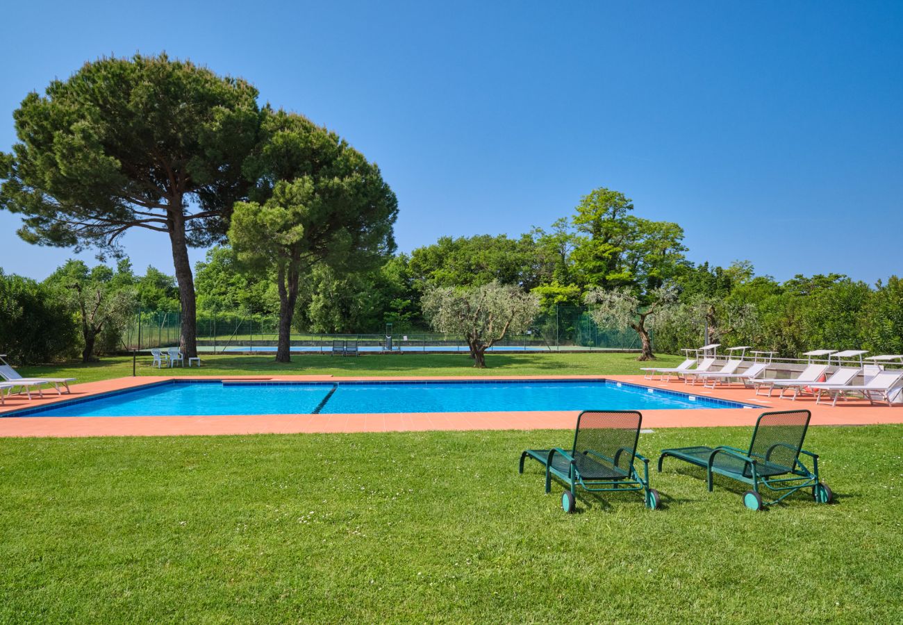 Appartamento a Bardolino - Regarda - Bilocale Antico Convento, residenza Paerno con piscina e tennis