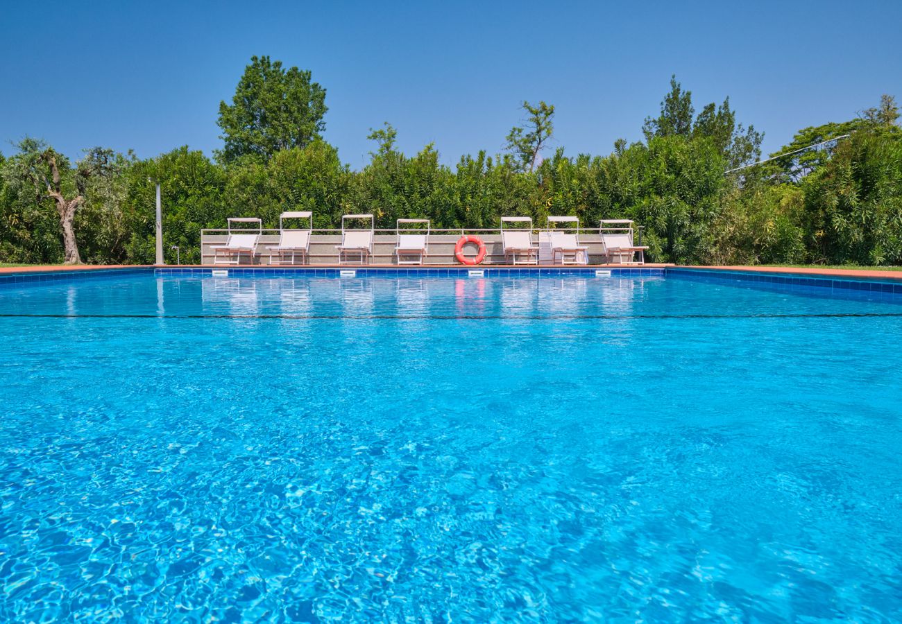 Appartamento a Bardolino - Regarda - Bilocale Antico Convento, residenza Paerno con piscina e tennis