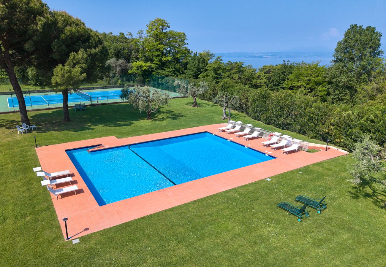 Appartamento a Bardolino - Regarda - Bilocale Antico Convento, residenza Paerno con piscina e tennis