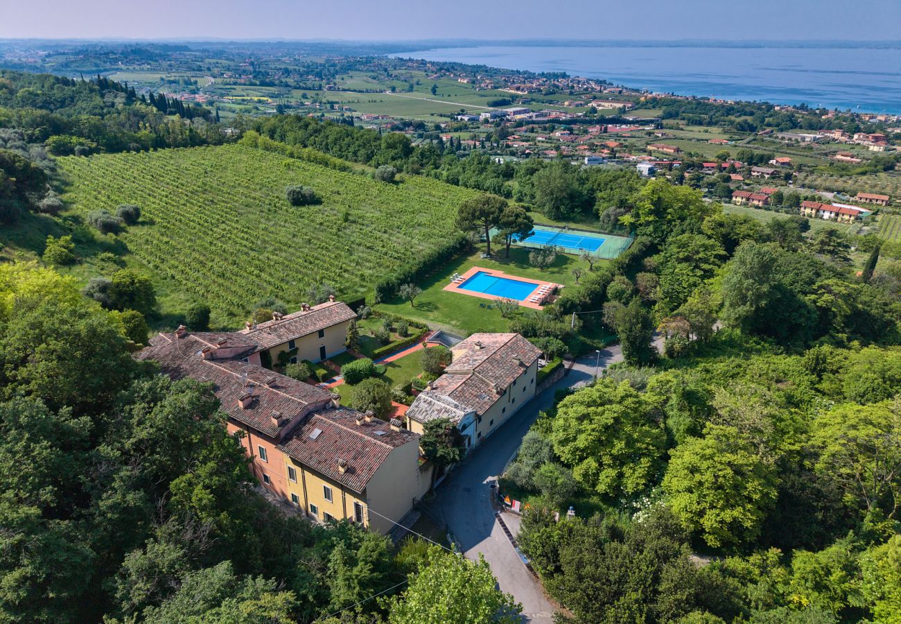 Appartamento a Bardolino - Regarda - Bilocale Antico Convento, residenza Paerno con piscina e tennis