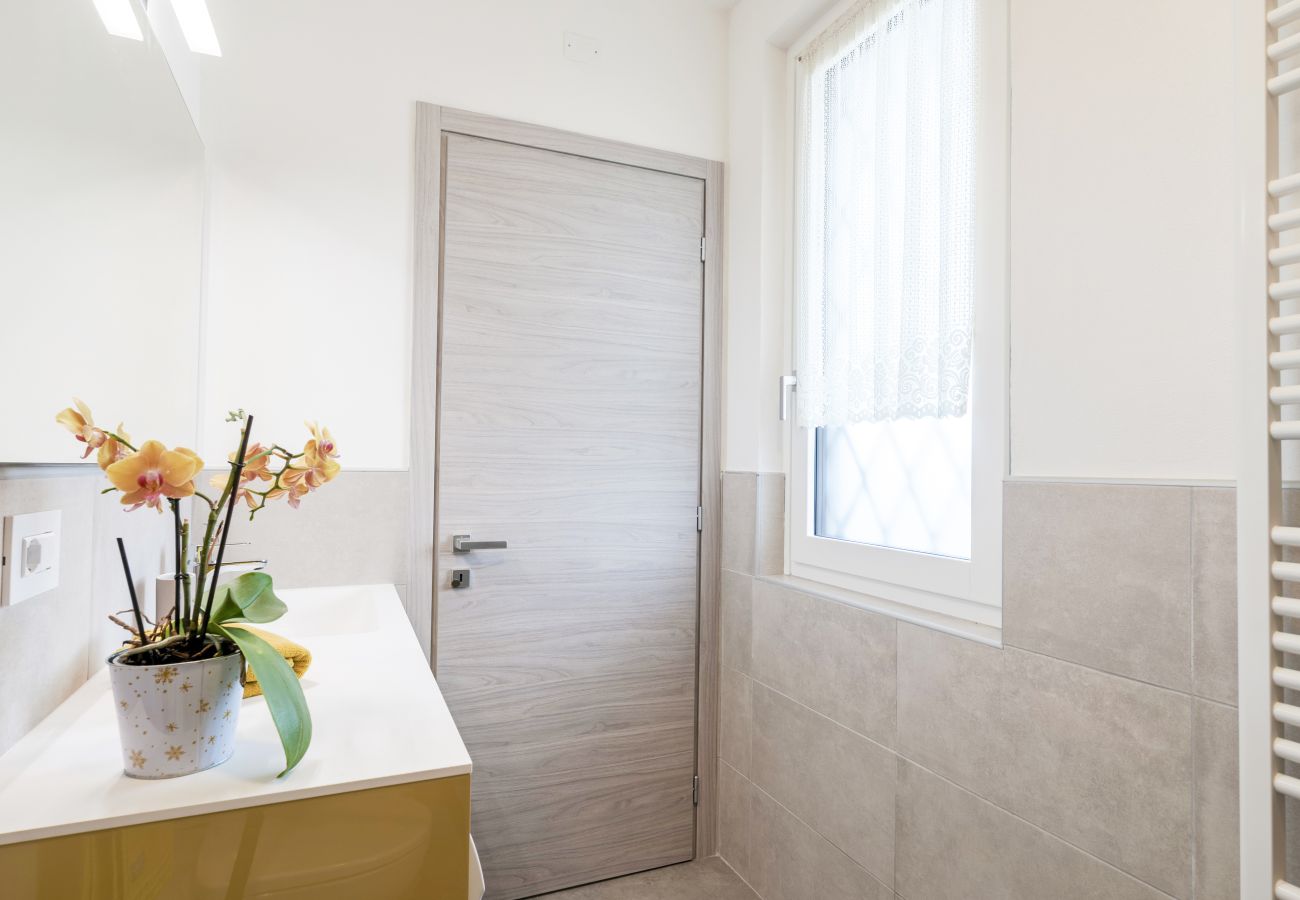 Appartamento a Lazise - Regarda - Appartamento Caesar moderno e spazioso con piscina