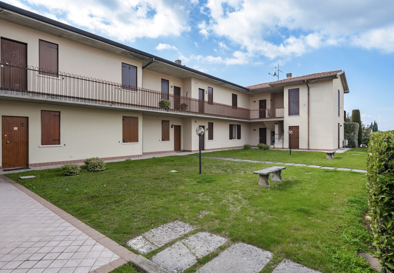 Appartamento a Lazise - Regarda - Appartamento Caesar moderno e spazioso con piscina