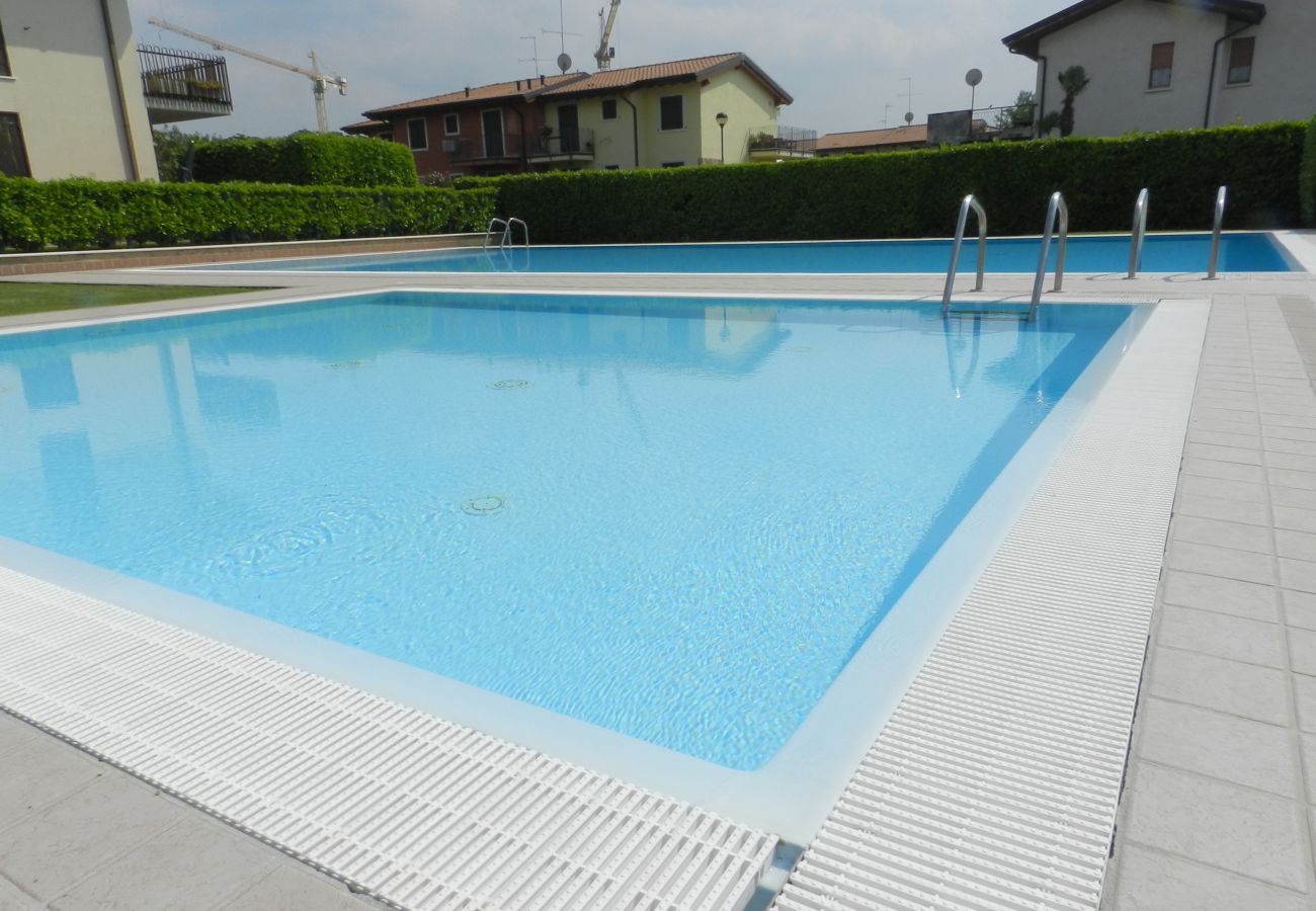 Appartamento a Lazise - Regarda - Appartamento Caesar moderno e spazioso con piscina