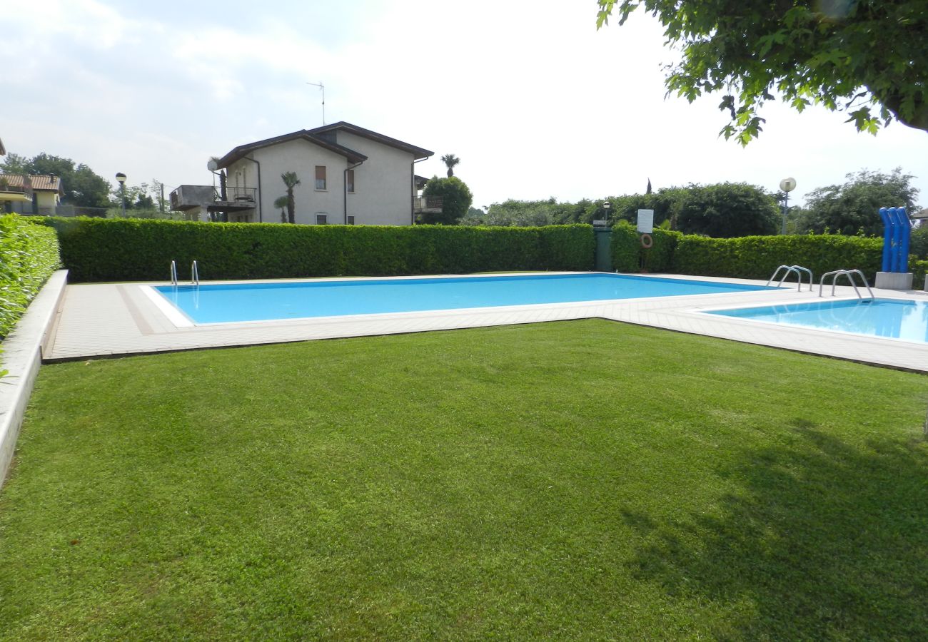 Appartamento a Lazise - Regarda - Appartamento Caesar moderno e spazioso con piscina