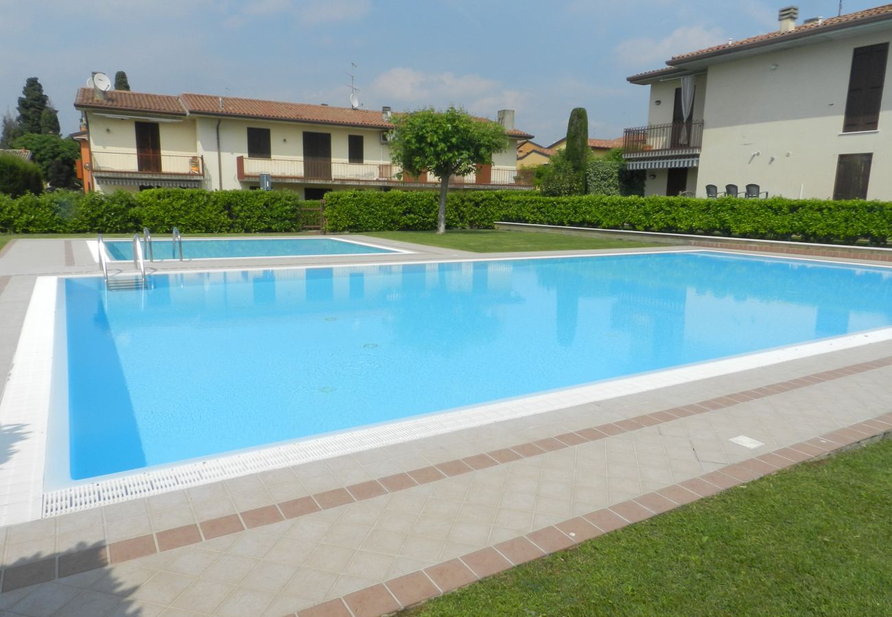 Appartamento a Lazise - Regarda - Appartamento Caesar moderno e spazioso con piscina
