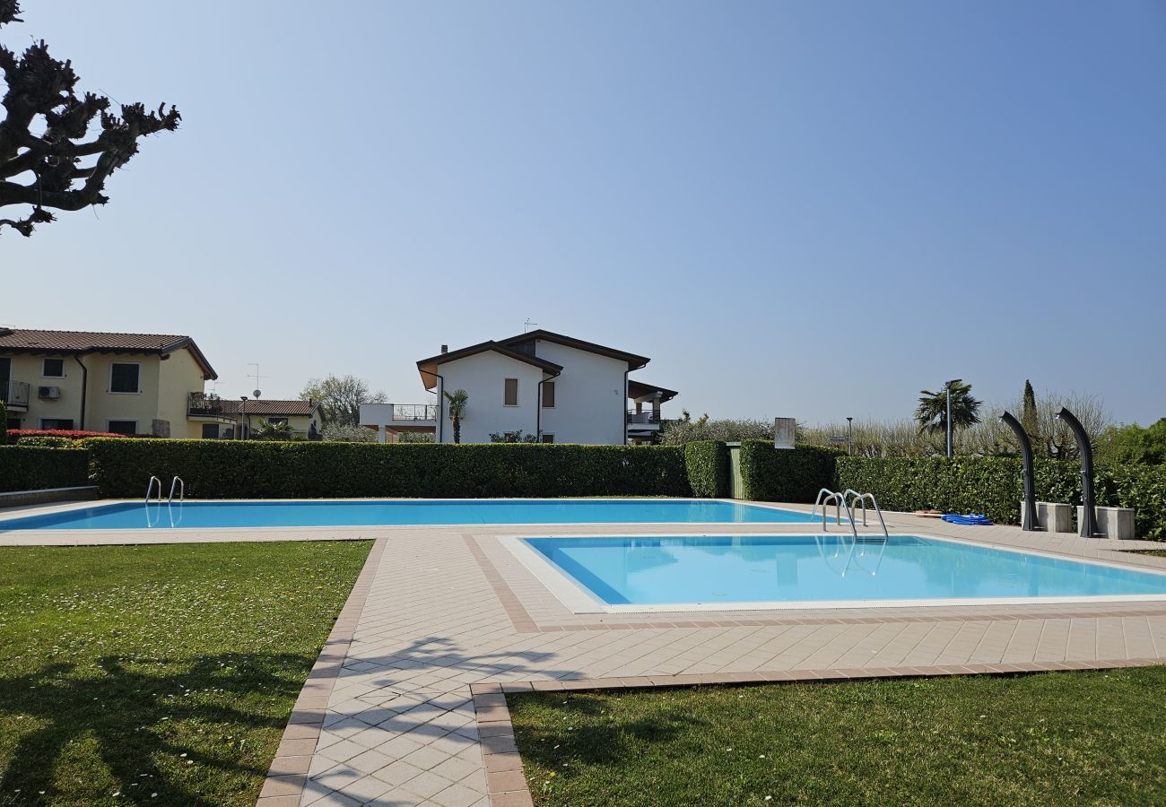 Appartamento a Lazise - Regarda - Appartamento Caesar moderno e spazioso con piscina