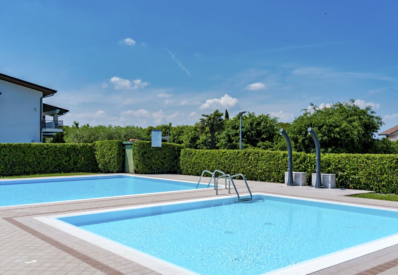 Appartamento a Lazise - Regarda - Appartamento Caesar moderno e spazioso con piscina