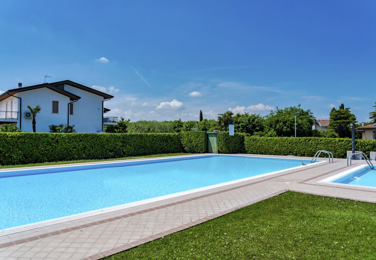 Appartamento a Lazise - Regarda - Appartamento Caesar moderno e spazioso con piscina