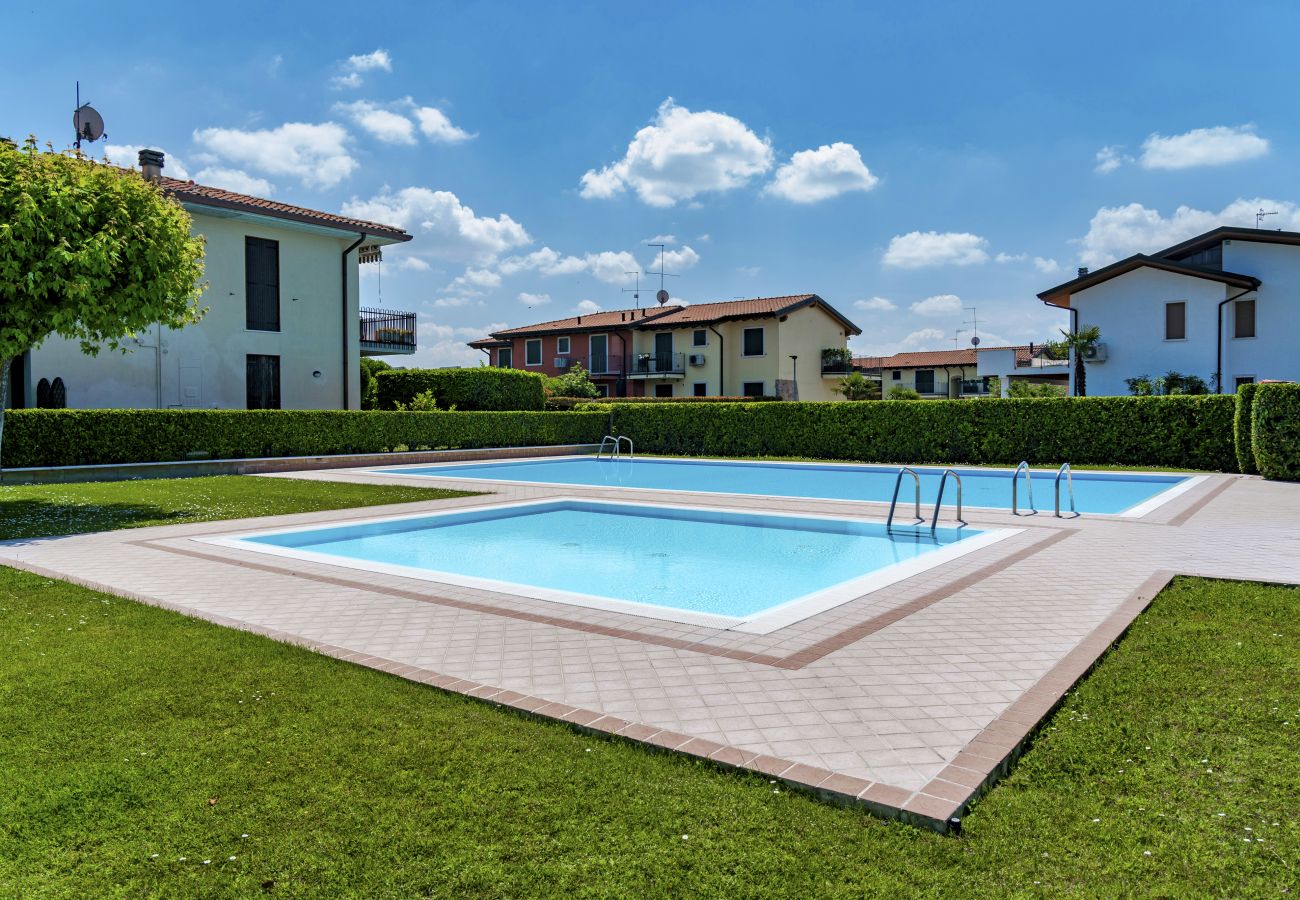 Appartamento a Lazise - Regarda - Appartamento Caesar moderno e spazioso con piscina