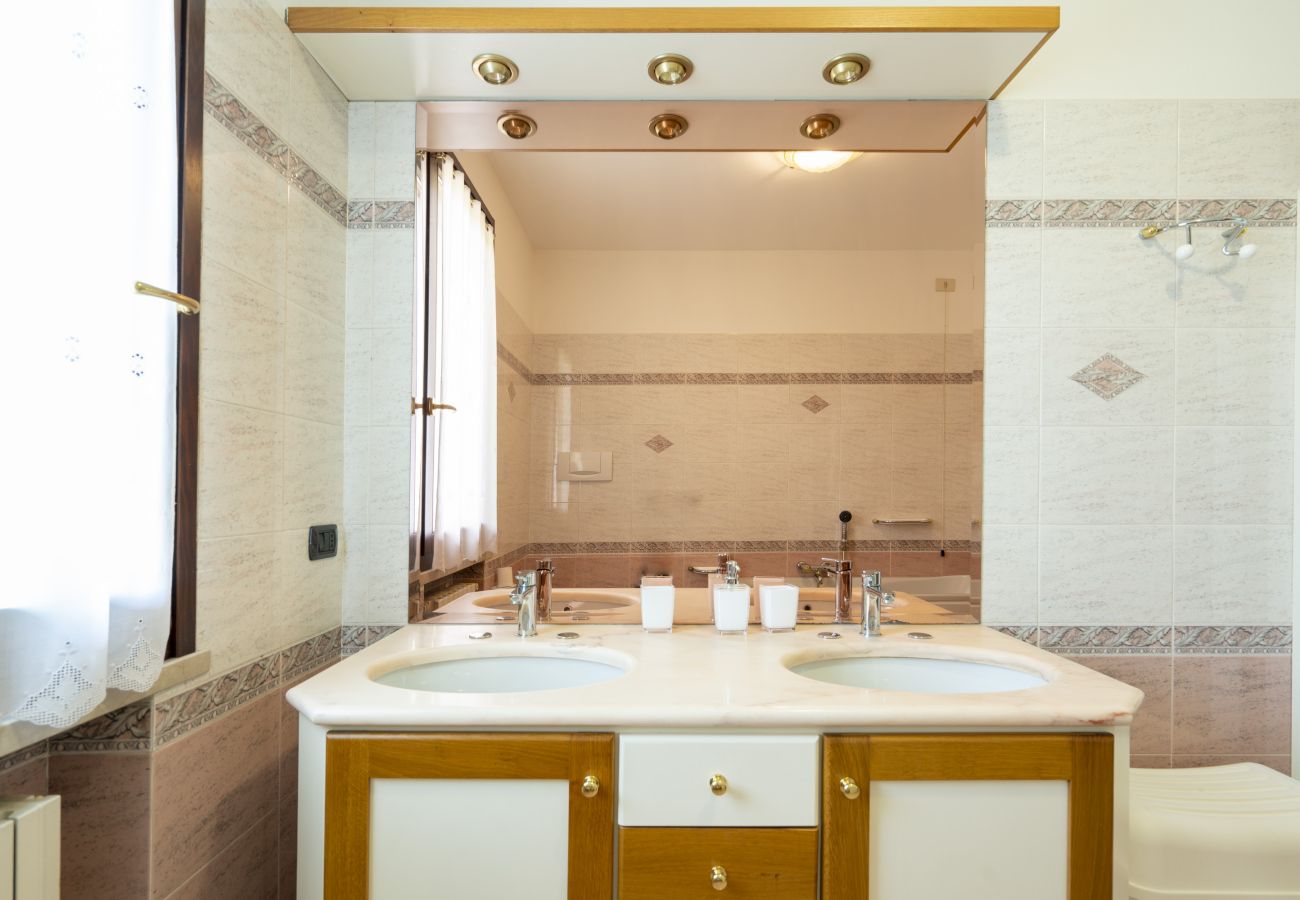 Villa a Manerba del Garda - casa arcoiris