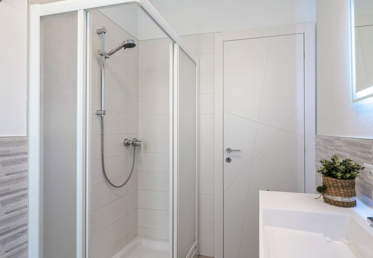 Appartamento a Bardolino - Regarda - Appartamento Emerald con piscina a pochi pasisi dalla spiaggia
