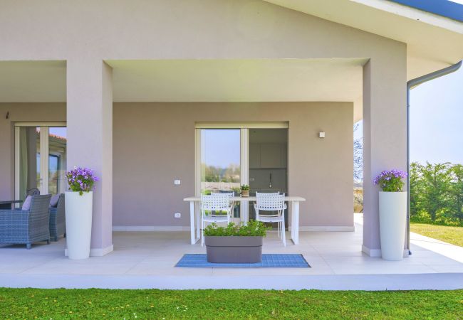  a Lazise - Regarda - Lagobaldo bilocale con piscina e giardino